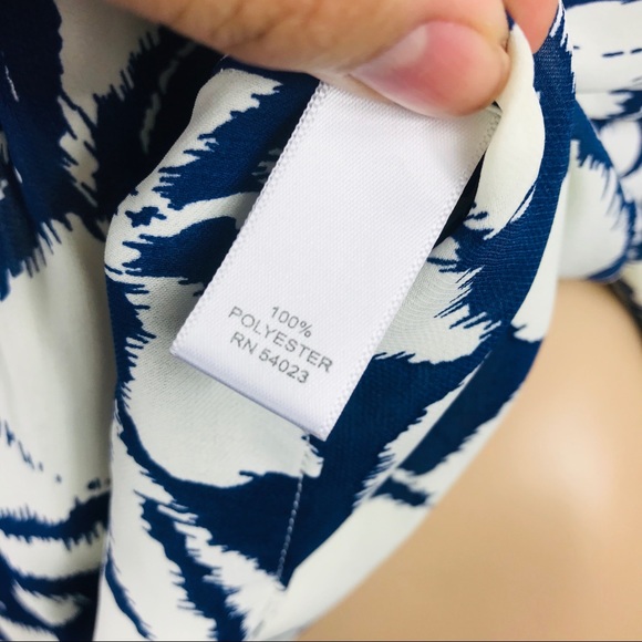 Blue and White Banana Republic Blouse Size Medium - Picture 8 of 8